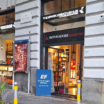 Si presenta mercoledì 8 aprile 2026 ore 18.00 a Napoli, alla libreria The Spark in Piazza Bovio, il romanzo di Giuseppe Farese “Punizione a due in area” ambientato negli anni di Maradona