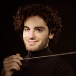 La grande musica sinfonica protagonista a Ravello: Emmanuel Tjeknavorian sul podio dell’Orchestra Rai per una serata d’eccezione