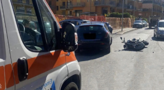 Lancusi di Fisciano, scontro tra auto e moto in via del Centenario: ferito un motociclista