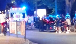 Paura nel cuore della città: sul posto 118 e forze dell’ordine. In corso gli accertamenti per ricostruire la dinamica dell’incidente