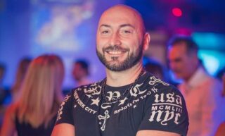 Il “Martedì Latino” accende l’estate di Baronissi: ritmo, socialità e danza all’Agorà Bar con ingresso gratuito