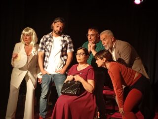 Domani, domenica 2 agosto, alle ore 21 alla Villa Comune di Vietri di scena la commedia brillante “Aspettando il Doc” 