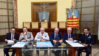 Le Frecce Tricolori tingono d’azzurro il cielo di Salerno: presentata la tre giorni di eventi per il 22° Raduno Nazionale dell’Arma Aeronautica