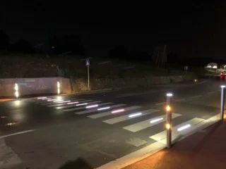 SALVA PEDONE: LAVORI SUL LUNGOMARE COLOMBO PER L’INSTALLAZIONE DI ATTRAVERSAMENTO PEDONALE INTELLIGENTE